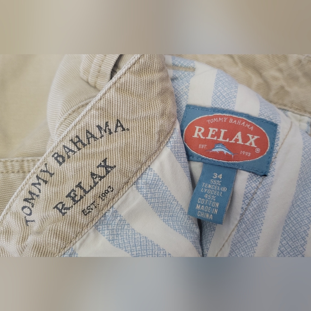 Tommy Bahama Men Cargo Shorts - Picture 3 of 6